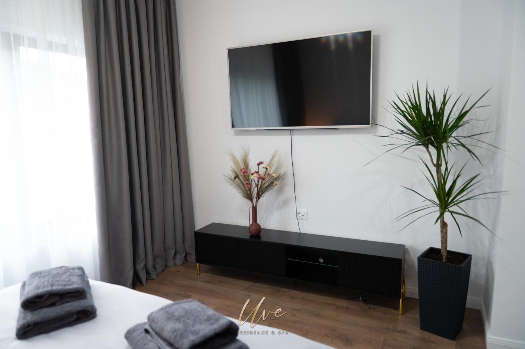Uve Residence & Spa Piatra Neamţ Екстериор снимка