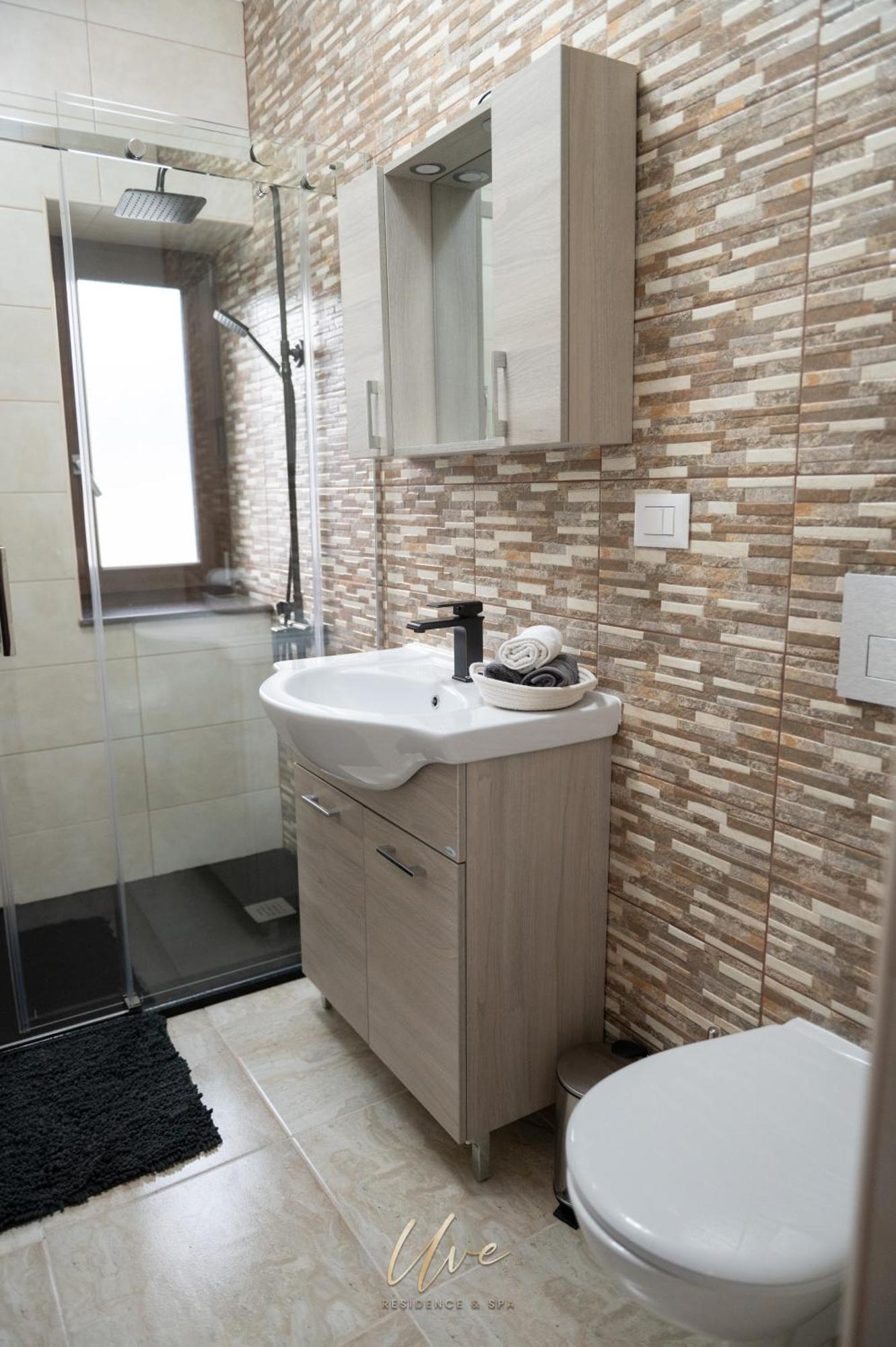 Uve Residence & Spa Piatra Neamţ Екстериор снимка