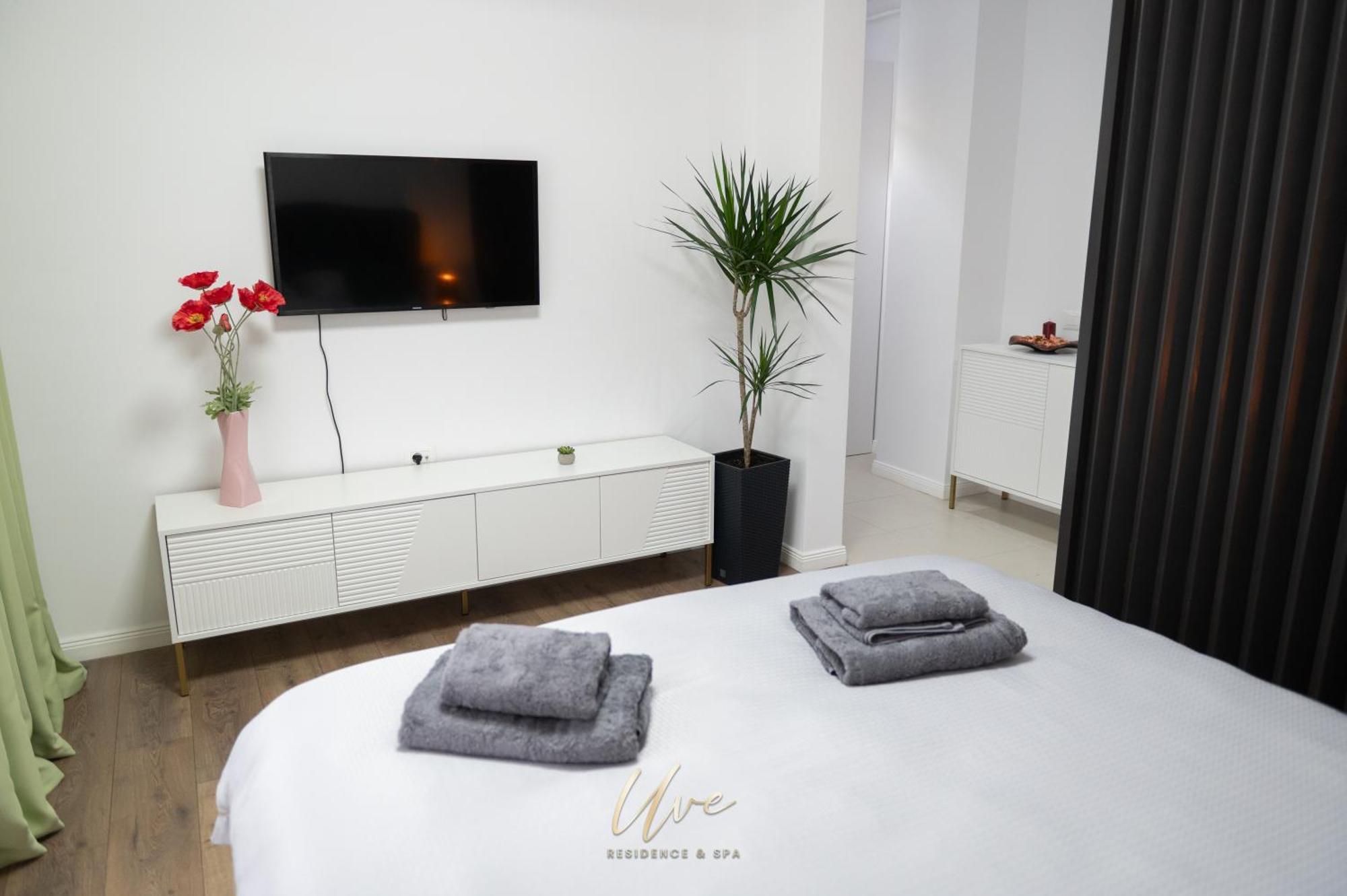 Uve Residence & Spa Piatra Neamţ Екстериор снимка