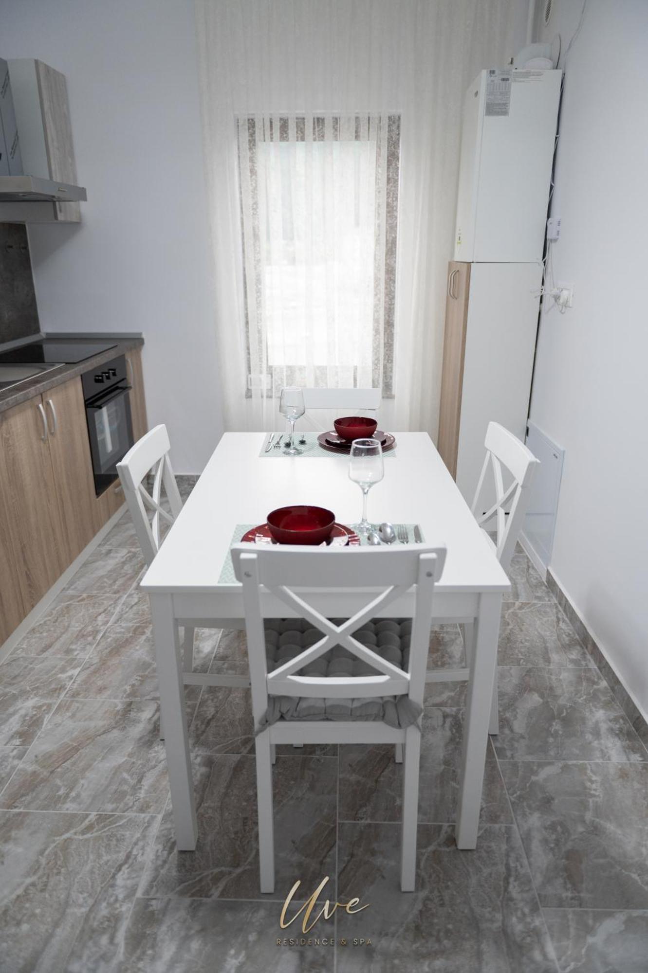 Uve Residence & Spa Piatra Neamţ Екстериор снимка