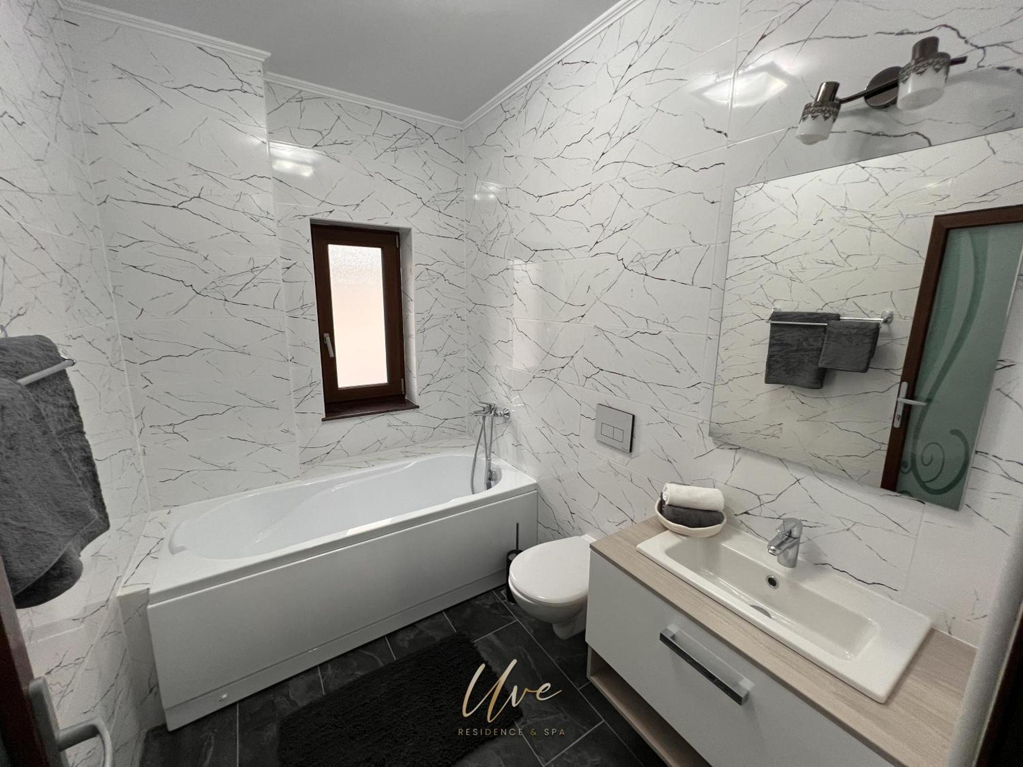 Uve Residence & Spa Piatra Neamţ Екстериор снимка