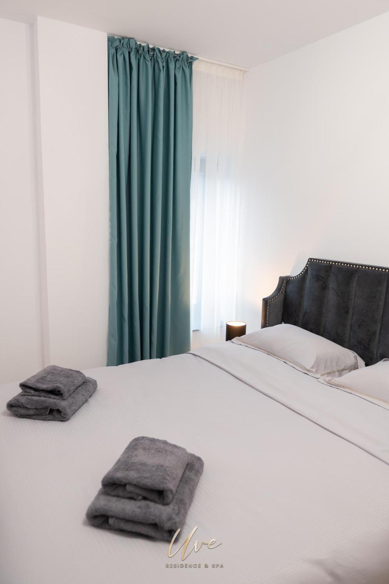 Uve Residence & Spa Piatra Neamţ Екстериор снимка
