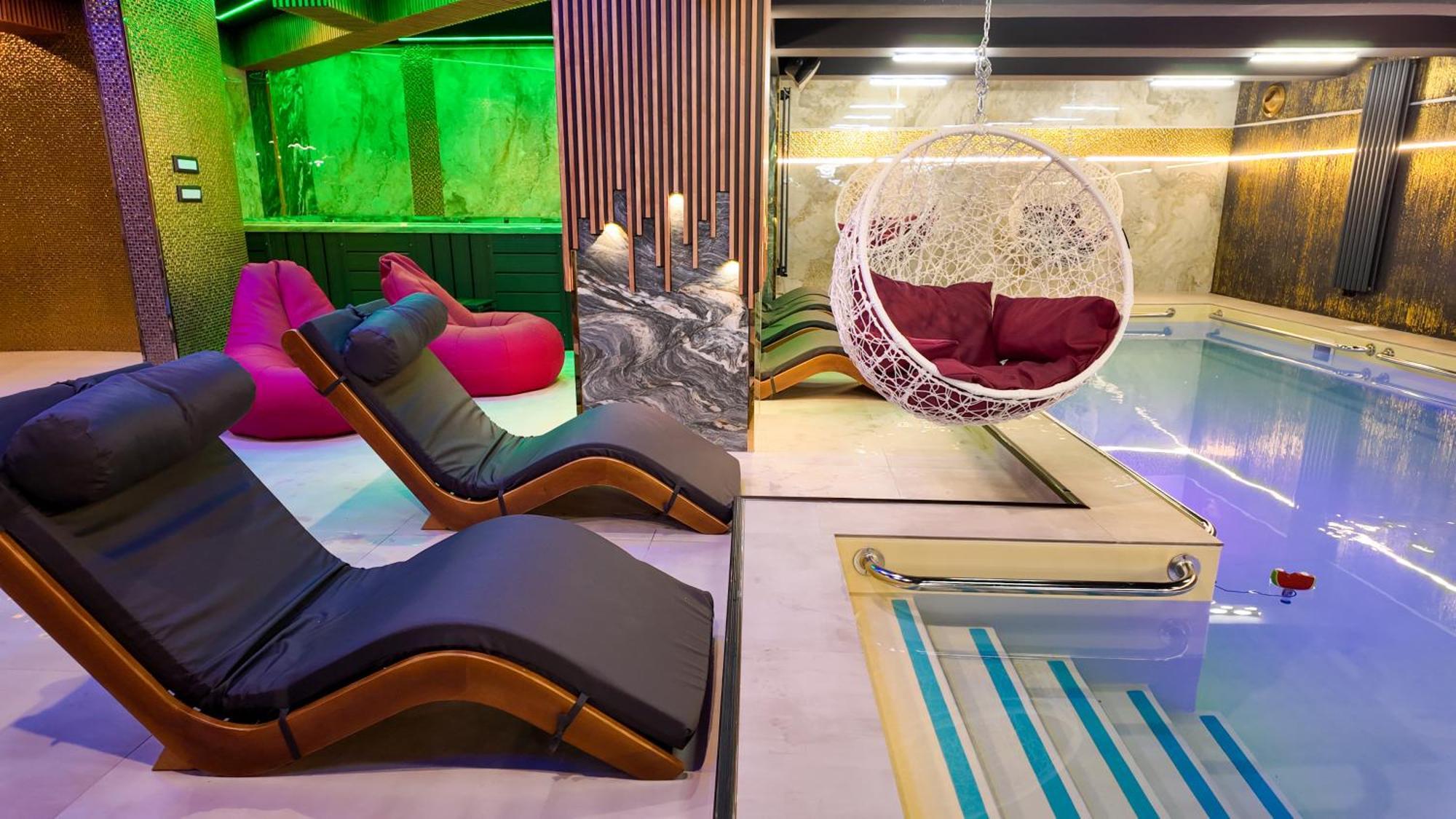 Uve Residence & Spa Piatra Neamţ Екстериор снимка