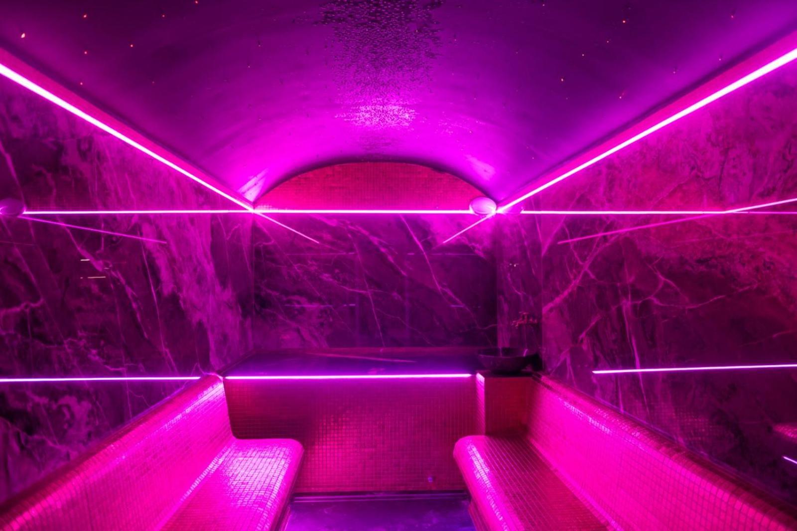 Uve Residence & Spa Piatra Neamţ Екстериор снимка