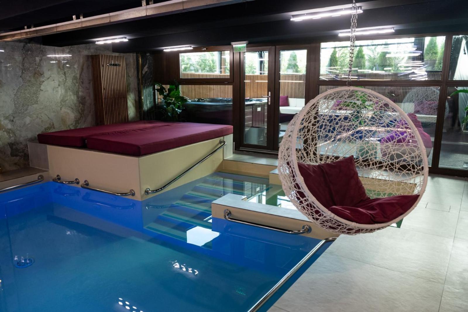 Uve Residence & Spa Piatra Neamţ Екстериор снимка