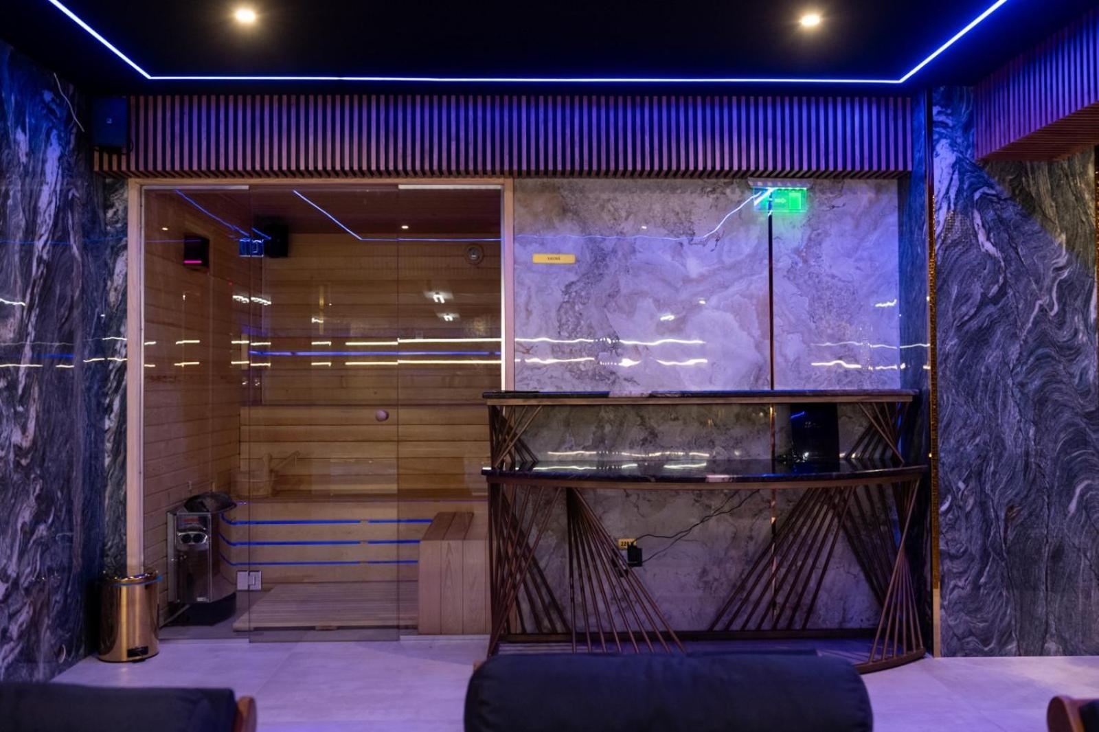Uve Residence & Spa Piatra Neamţ Екстериор снимка