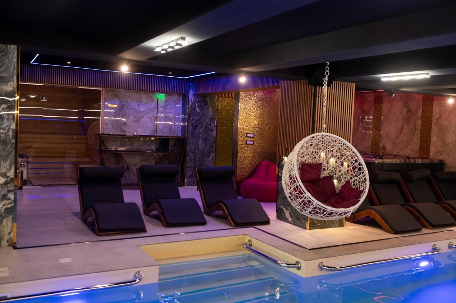 Uve Residence & Spa Piatra Neamţ Екстериор снимка